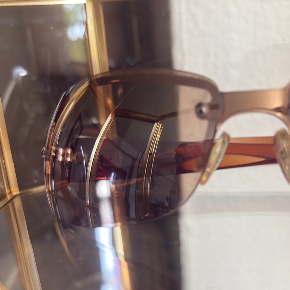Liz Claiborne Gold Sunglasses - Picture 6 of 14
